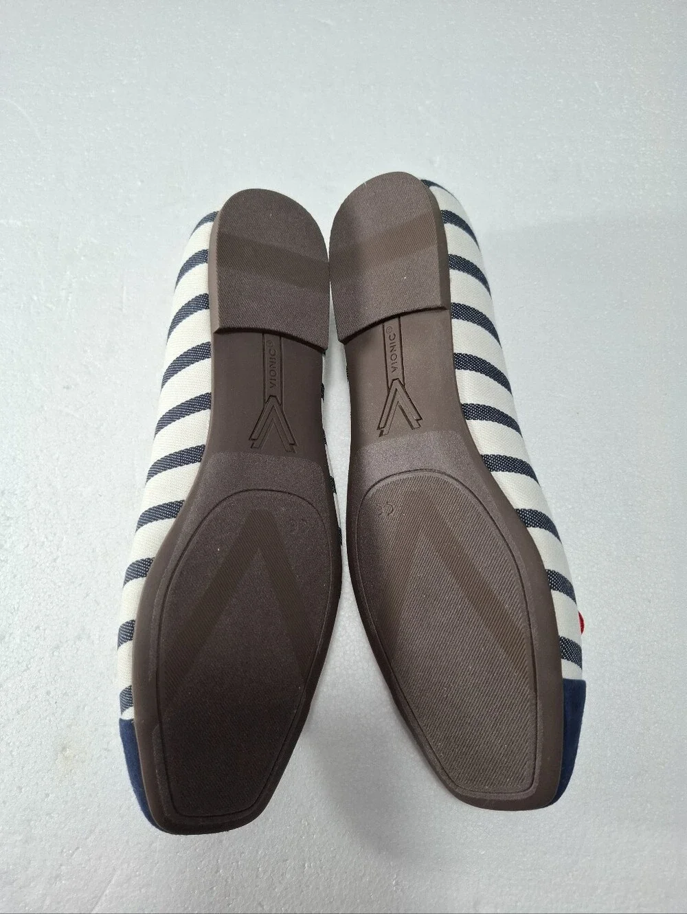 Vionic Nautical Stripe Navy & White Ballet Flats with Red Trim Size 10 NWOB - Picture 10 of 10